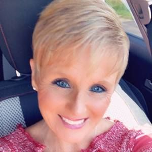 Meet your Posher, Dana